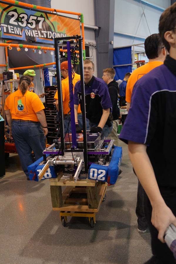 Coming back after a loss in the second round the pit is ready with people waiting to get to work on the robot.